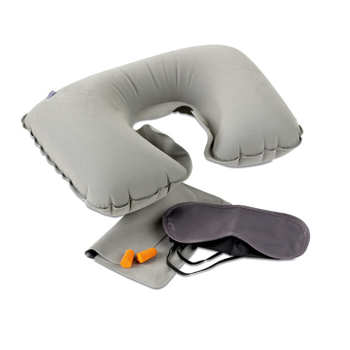 Set de voyage publicitaire avec oreiller, masque et bouchons - Travelplus | pandacolach