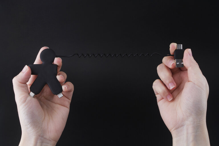 Câble de charge personnalisable multi-connecteurs en bonhomme - Buddy | pandacola - 4