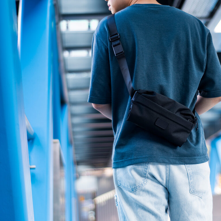 Sac bandoulière personnalisable de 4L en plastique recyclé | pandacola - 2