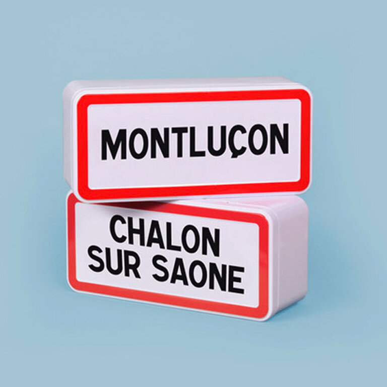 Boîte personnalisable blanche avec plaque de ville | pandacolach