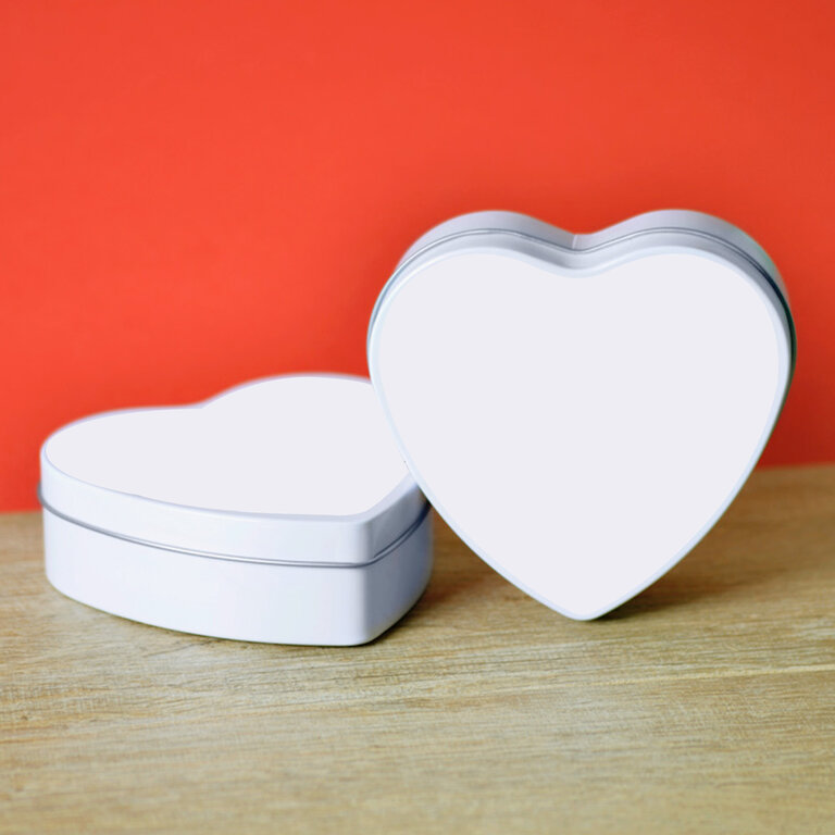 Boite publicitaire blanche en forme de cœur | pandacolach