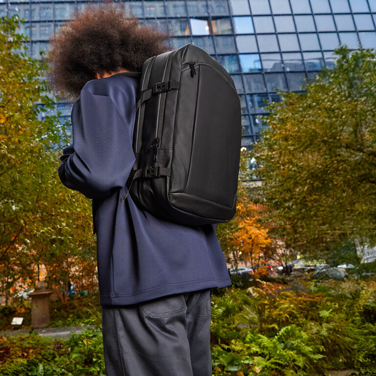 Sac à dos personnalisable en PU imperméable pour ordinateur avec port USB-C 22L KWOO® - Mat | pandacolach - 3