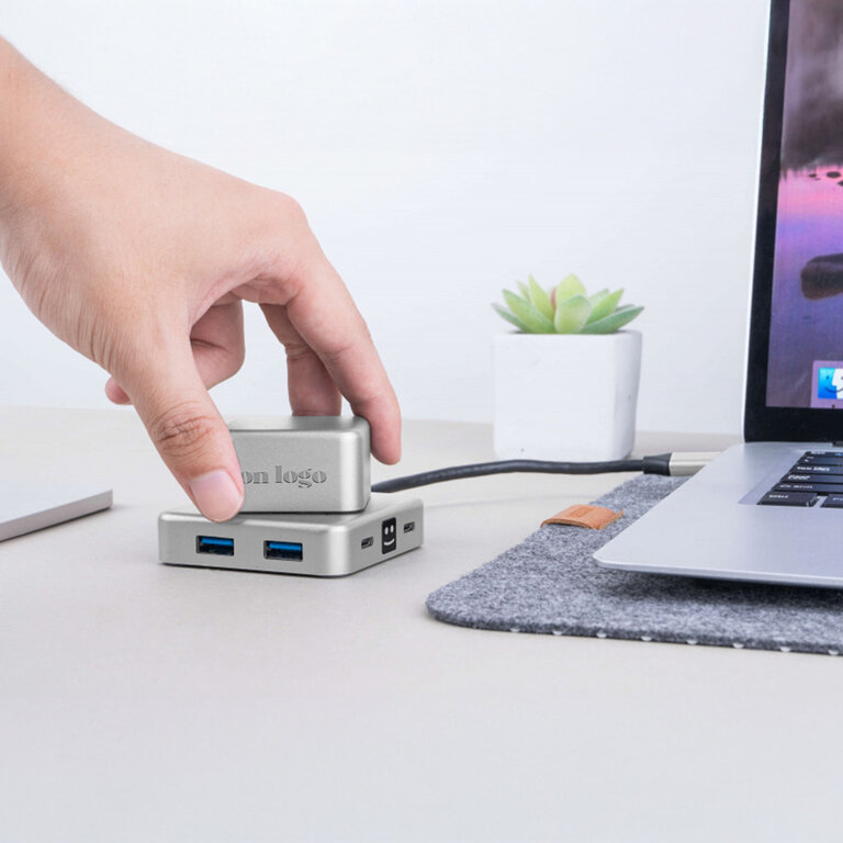 Le Hub 7-en-1 personnalisable en aluminium recyclé - Cubbi | pandacolach