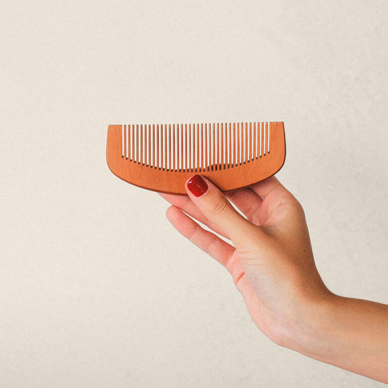 Peigne publicitaire arrondi en bois de hêtre - Lani | pandacola - 2