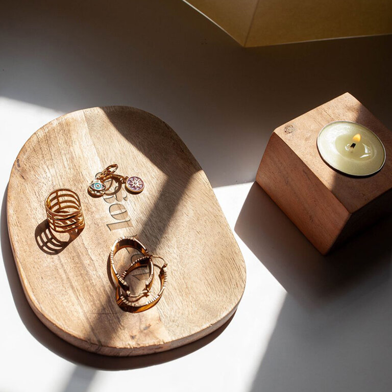 Plateau personnalisable ovale en bois d'acacia - Izzy | pandacola