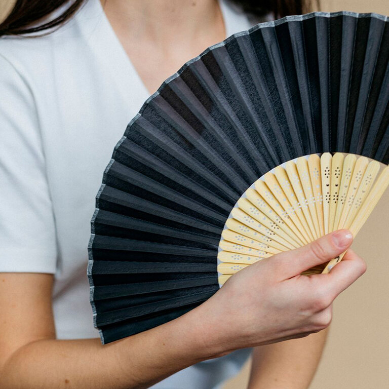 Eventail personnalisé en bambou et finition sculptée - Frido | pandacolach - 3