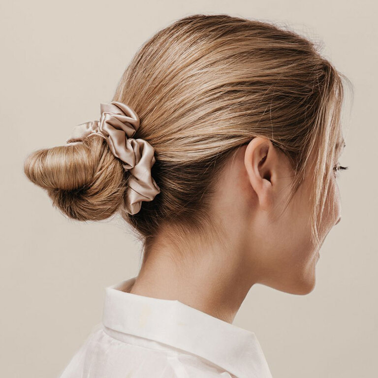 Chouchou personnalisable en satin de différentes couleurs - Cindy | pandacola