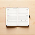 Agenda personnalisable hebdomadaire A6 en rPET rigide 64 feuilles - Doyen Mini | pandacola - thumb - 3