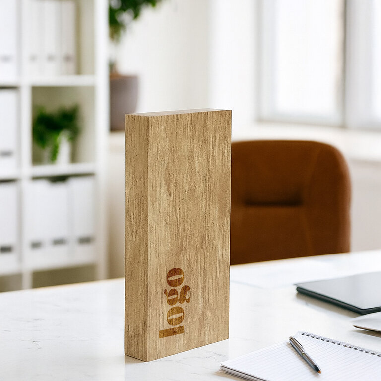 Trophée en chêne massif personnalisable fabrication française - Auréa | pandacola