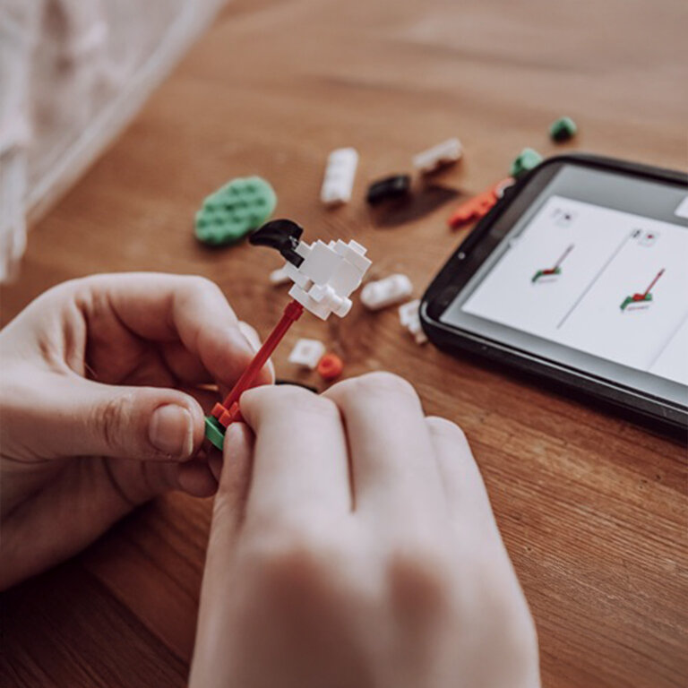 Cigogne Alsacienne à construire 43 pièces avec socle et aimant - Storky | pandacolach - 4