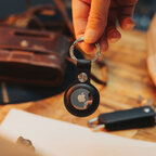 Coffret cadeau personnalisable avec porte-clés, AirTag et stylo SWISS PEAK® - Tunne | pandacolach - thumb - 2