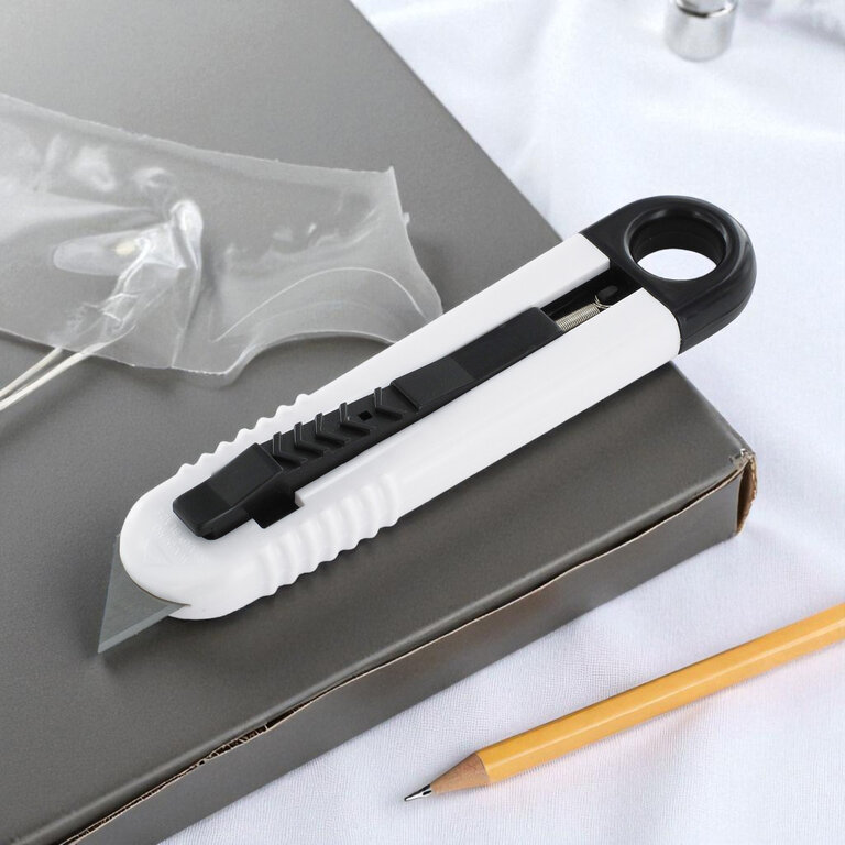 Cutter de sécurité personnalisable en ABS avec lame auto-rétractable - Rusty | pandacolach - 5