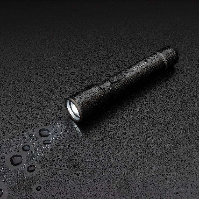 Lampe torche publicitaire personnalisable 3W rechargeable en aluminium recyclé RCS – Lurio | pandacolach - 5