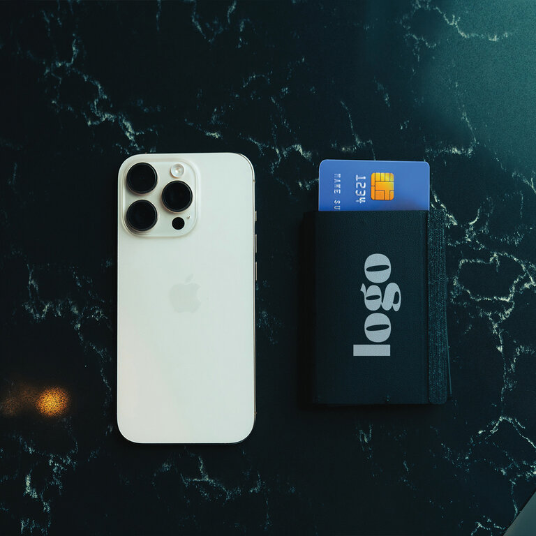 Porte-cartes connecté personnalisable en polyester recyclé - CardoTrace | pandacolach