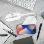 Lampe de bureau personnalisée en plastique recyclé avec chargeur à induction - Louce | pandacola - thumb