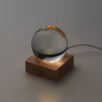 Lampe LED personnalisable boule en verre et bois d’hévéa – Lumiboule | pandacolach - thumb - 1