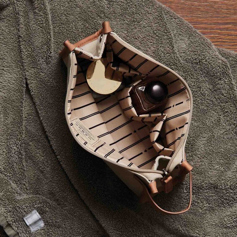 Trousse de toilette personnalisée en toile recyclée Vinga® - Zarra | pandacola - 1