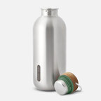 Bouteille personnalisable en acier 600 ml avec bouchon liège Black+Blum - Pluma | pandacola - thumb - 2